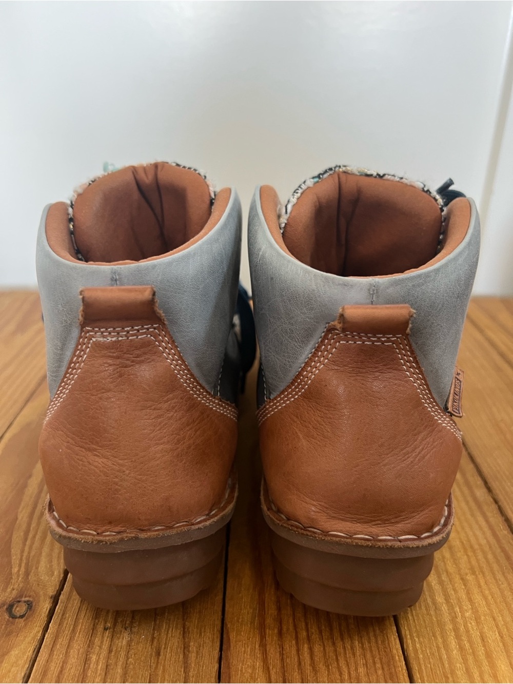 Women's size 40 Pikolinos Two-Tone Leather Lace-Up Ankle Boots - Picture 4 of 7
